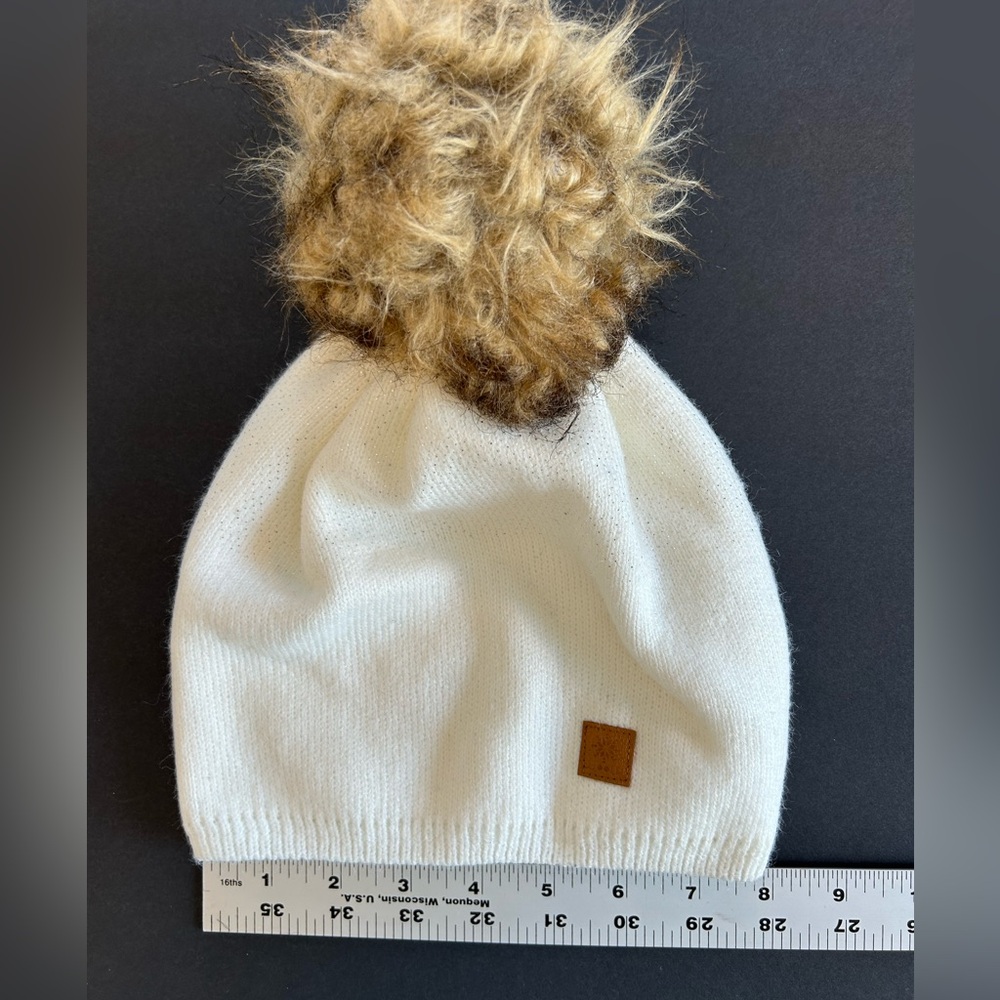 Kids Off-white cream Beanie hat faux fur Pom Pom - Picture 5 of 6